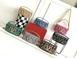 Picture of Valentino Handbags _SKUfw138986435fw